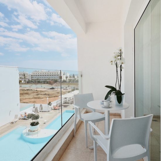 ONE -BEDROOM APARTMENT1416