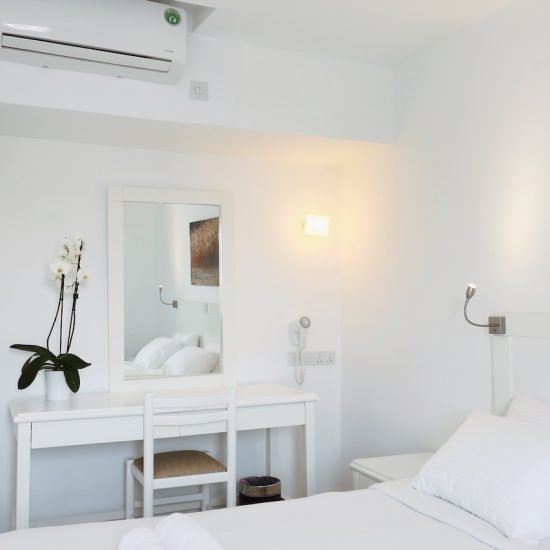 ONE -BEDROOM APARTMENT1421